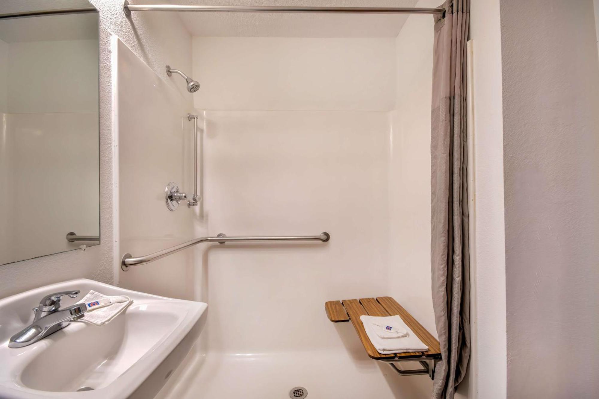 Hotel 6 Walton, Ky - Richwood - Cincinnati Airport South